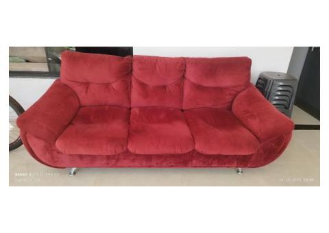 Sofá três lugares vermelho